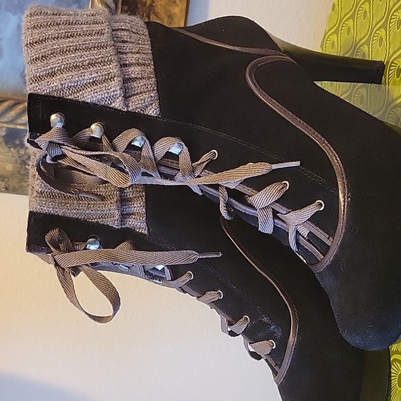 Gianni B 3.5 inch black suede boots sz 8 with oatmeal cuffs which lace up - Picture 2 of 8